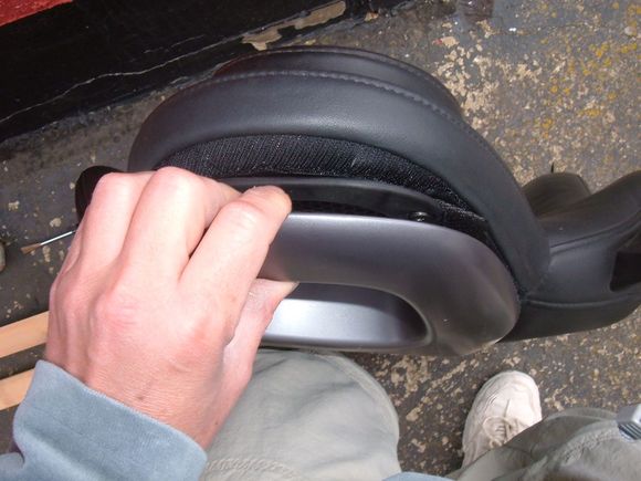 headrest fitting 008.jpg