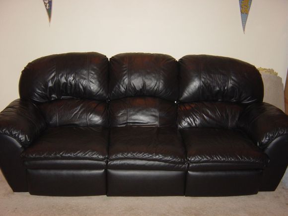 Dec 5, 2005 First snow &amp; black couch 009.jpg