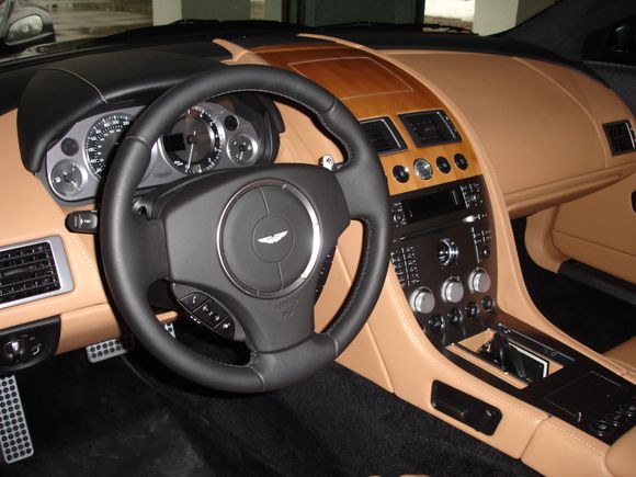 Aston Martin 004.jpg