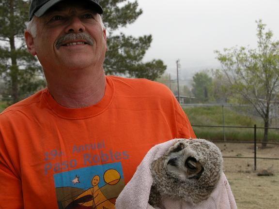 060428 Rod holding owl 5974.JPG