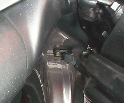 door_detent_bracket_right.jpg