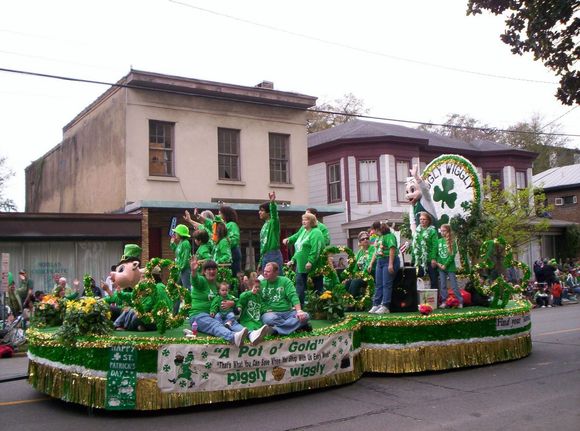 Piggly Wiggly float