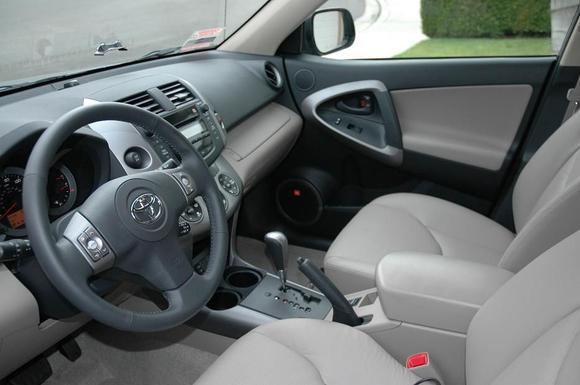 DSC_9100 80508 RAV4 front int.JPG