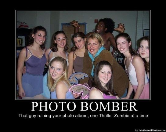 633514081153425687-photo-bomber---thriller-zombie.jpg