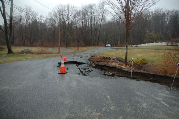 DSC_02382010-03-14driveway_washout.JPG