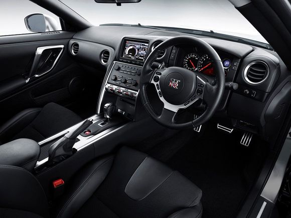 nissan_gtr_official_interior.jpg