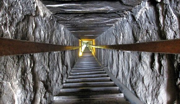 634 Shaft down to the lower chamber.JPG
