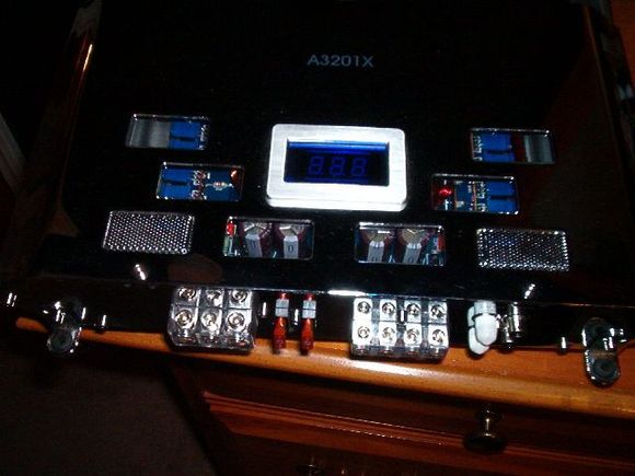 Audiobahn A3201x Amp 002.jpg