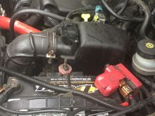 Here I chose Deka battery "imported" from Pennsylvania. Better that other brands.
I find out that was last night a family of rodents eating chicken on my engine. They left chicken bones on the top. This car can be a safe heaven not only for humans.