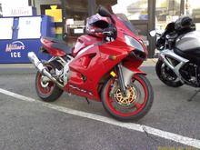 this was my second bike, 2000zx6r, she was fuct so i sold her.