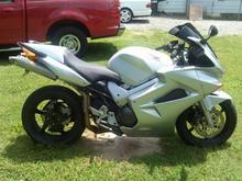 2002 VFR. Looks good, but VTEC sucks!