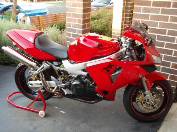 Love the sounds and handing of the VTR just wanted to improve the front profile......CBR600RR mods.. Next step is a VFR800 Single Sided Swing Arm
