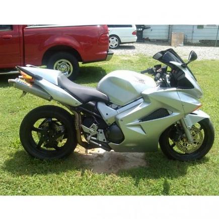 2002 VFR. Looks good, but VTEC sucks!
