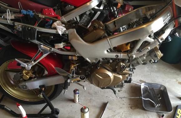 Taking a break, all engine covers installed, MCCT's installed and adjusted, valves clearances checked and adjusted, new plugs... TV-Bourbon-MotoGP