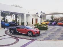 The 3rd Bugatti Chiron has arrived in Qatar! Along with other supercars such as the Porsche 911 GT3 RS, Lexus LFA Nurburgring Edition, Bentley Continental GT3R, and double Porsche 911 Turbo S in the back.