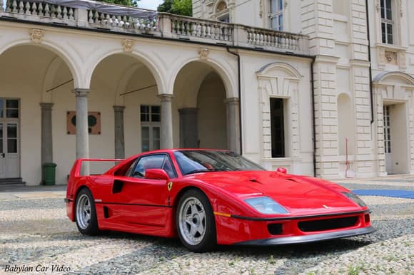F40 in Parco Valentino. By Babylon Car Video