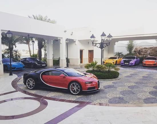 The 3rd Bugatti Chiron has arrived in Qatar! Along with other supercars such as the Porsche 911 GT3 RS, Lexus LFA Nurburgring Edition, Bentley Continental GT3R, and double Porsche 911 Turbo S in the back.