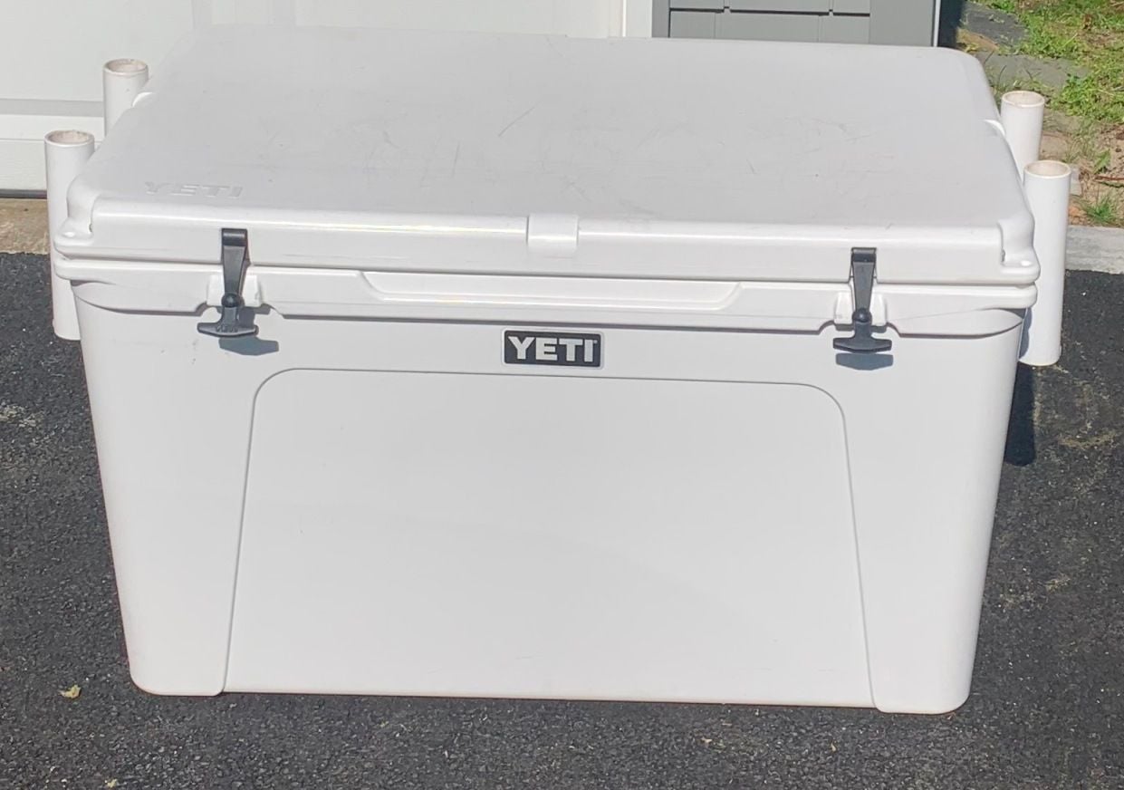 FS Yeti TUNDRA 210 HARD COOLER - The Hull Truth - Boating and