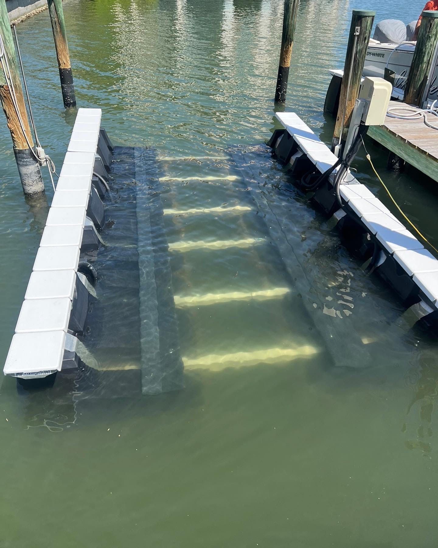 For Sale Harbor Hoist 6600 Hydro Hoist Boat Lift in Naples, FL. 7,500