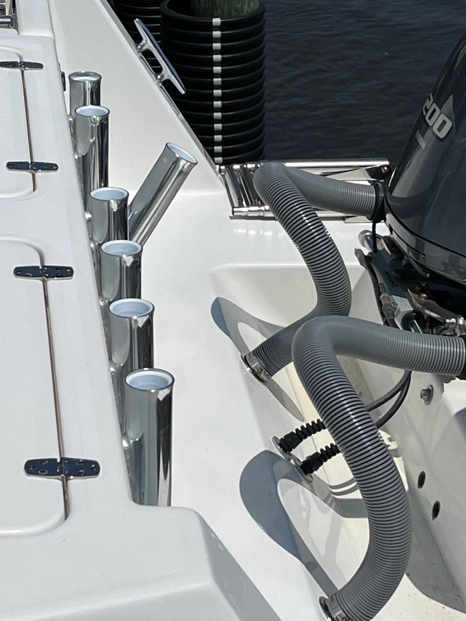 27 Contender transom rod holder - The Hull Truth - Boating and Fishing Forum