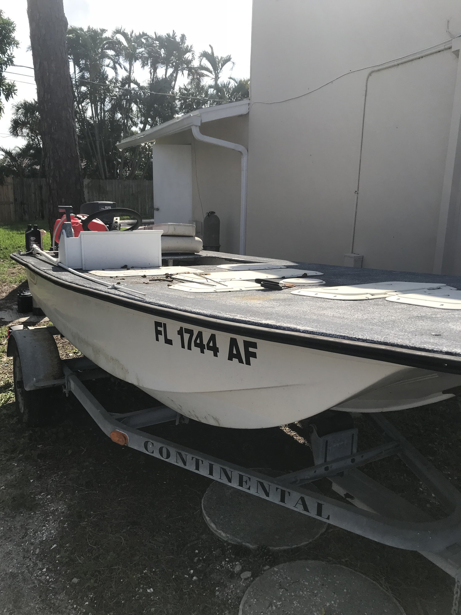 Boston whaler 13ft custom flat deck and 55hp yamaha - The 