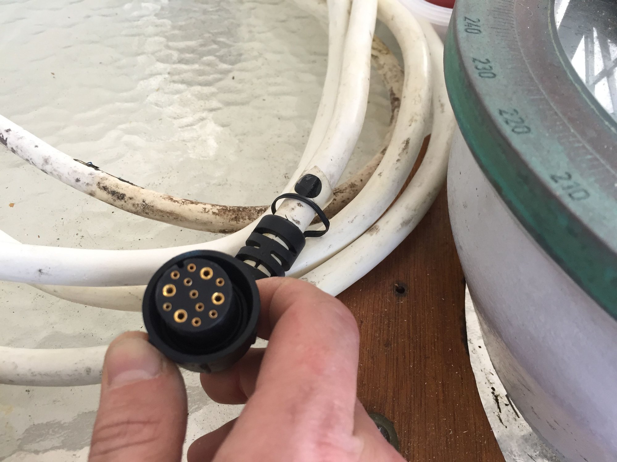 Raymarine 2kw radome pathfinder radar Antenna The Hull Truth Boating and Fishing Forum