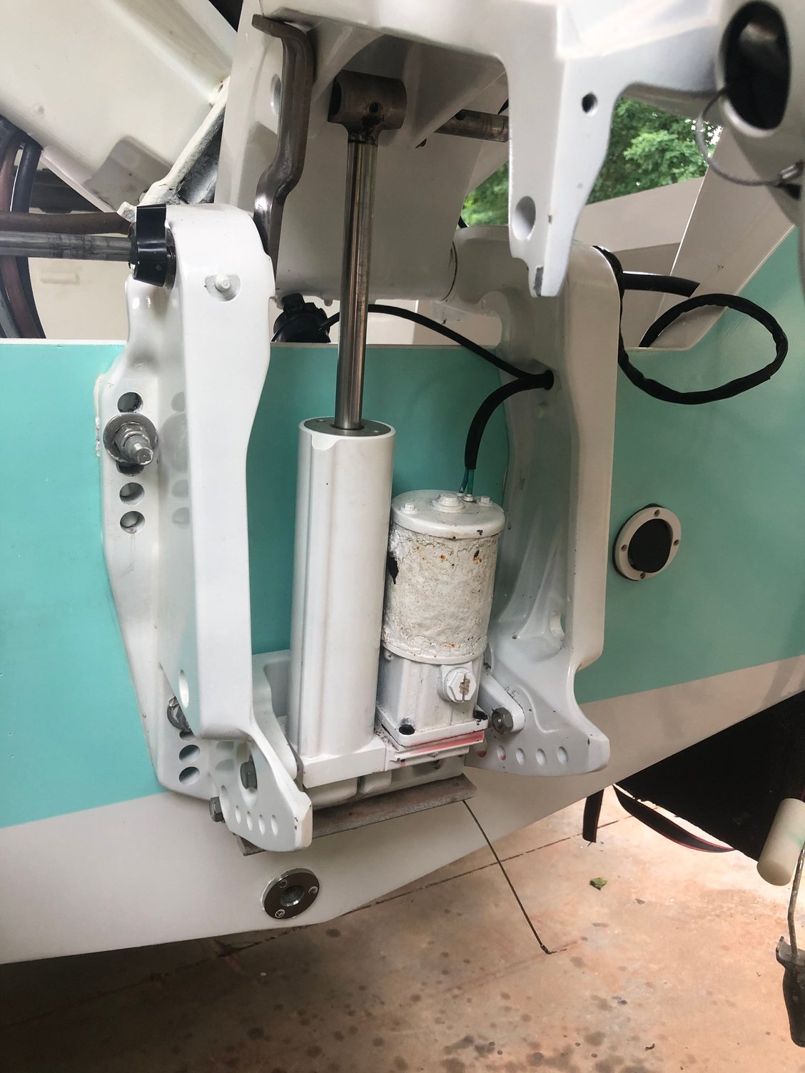 Need help. Mercury trim motor replacement. With pictures The Hull