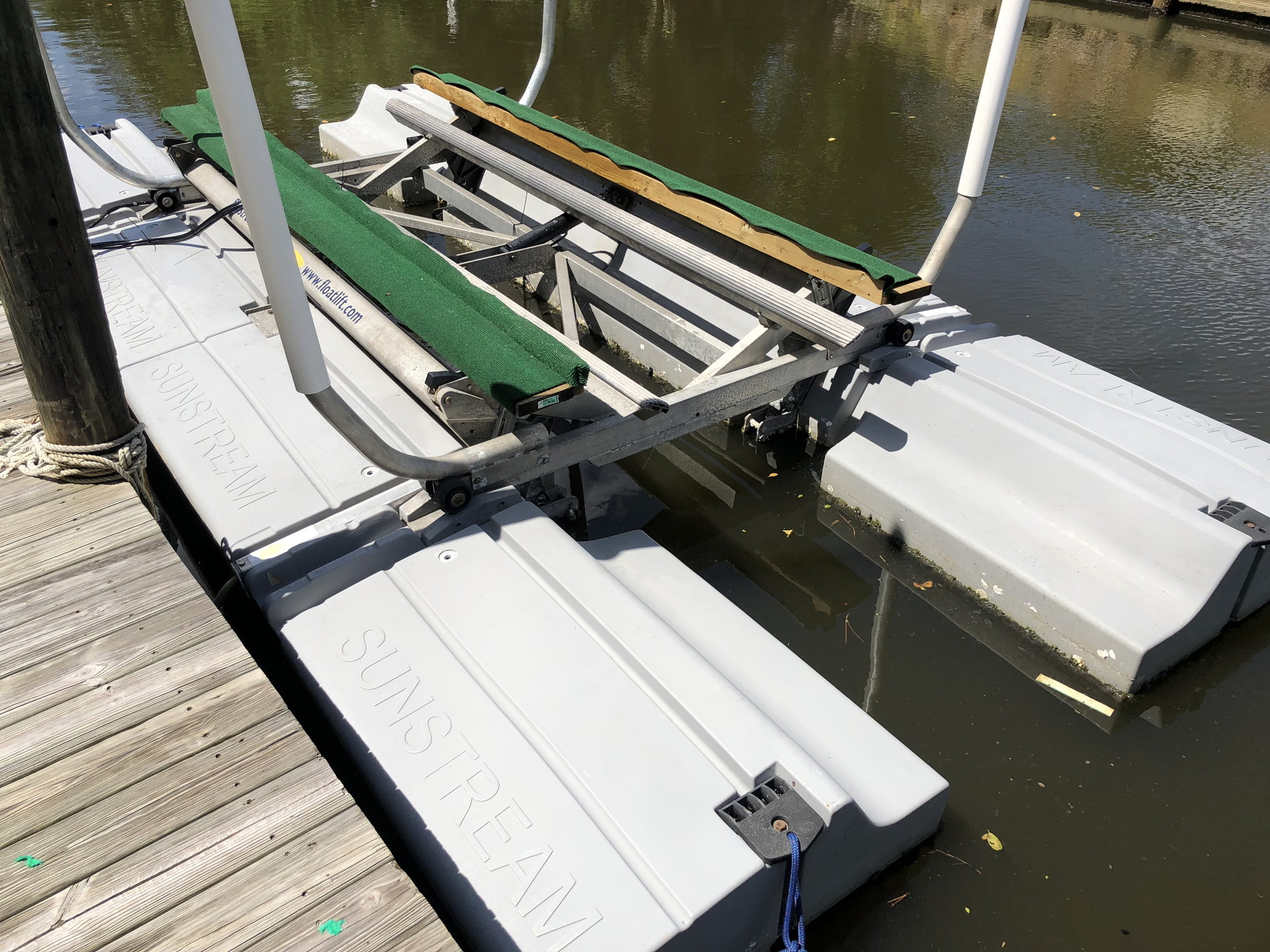 Sunstream float lift hydraulic boat lift. reduced for ...