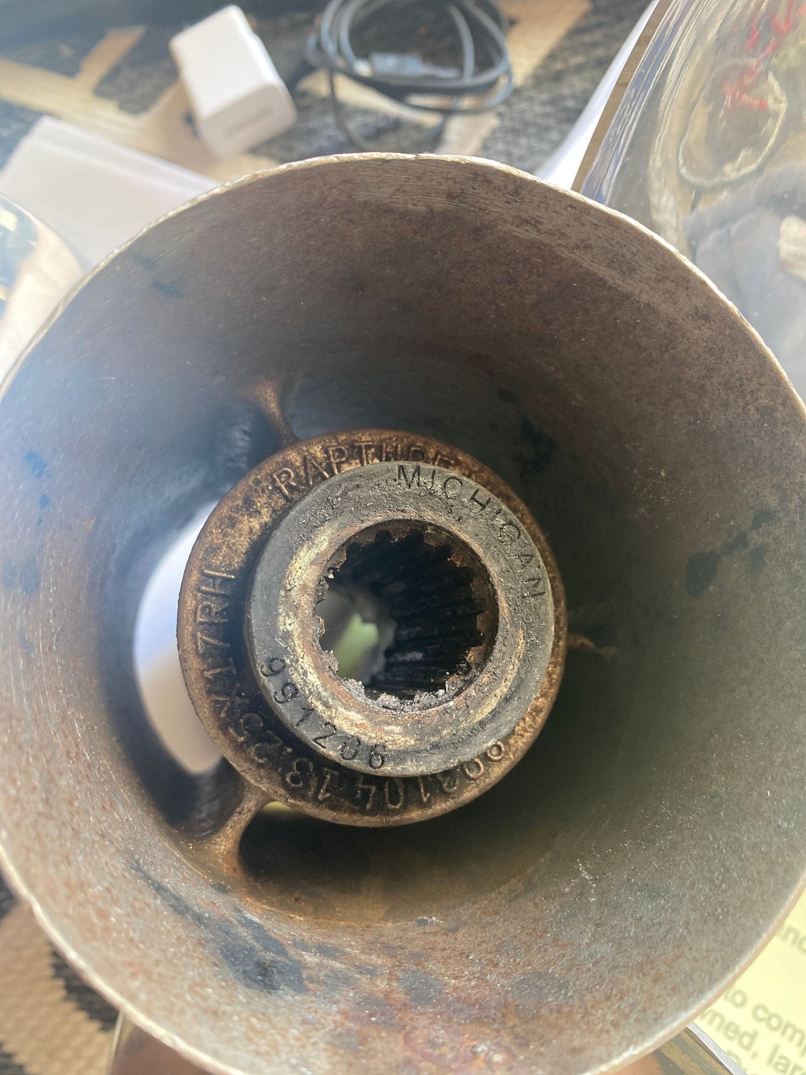 How to remove Michigan wheel prop hub kitseems stuck The Hull Truth