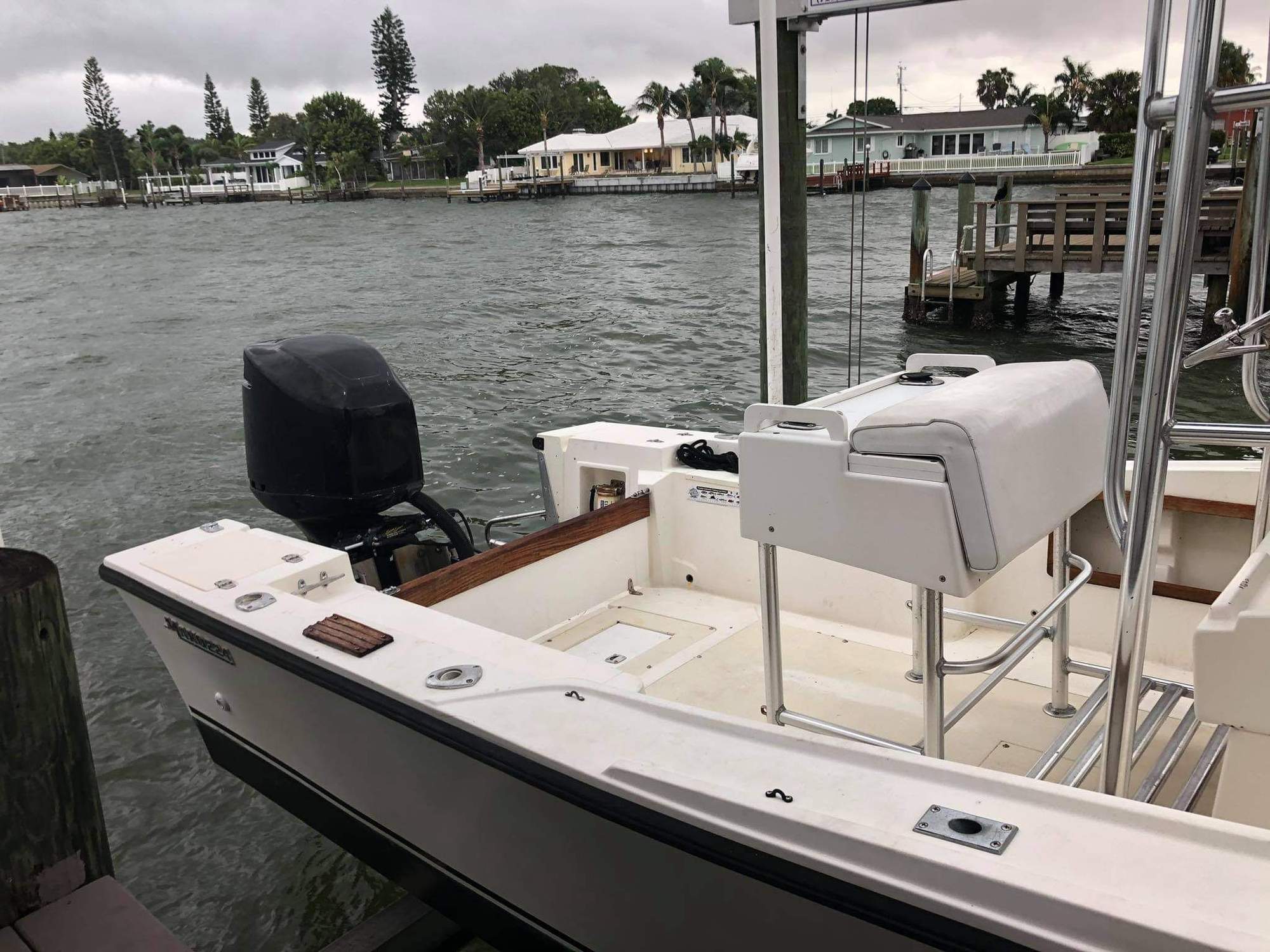 1985, 224 Classic Mako with full driving tower - The Hull