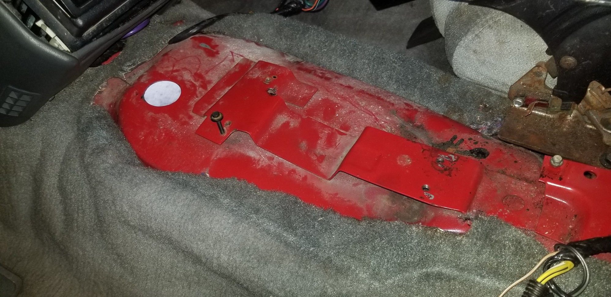 Heres the little doodabber that the auto shifter mounts to.  We zipped off the plate at the back, then drilled out all the spot welds where it was still attached 