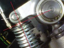 Valve is closed with the lifter on the base circle. The roller tip axis is exactly half the net valve lift above the trunnion axis. The red lines represent the valve centreline and a 90° reference. 