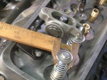 All this old caliper is doing is providing a flat, parallel surface to the retainer to measure from. 