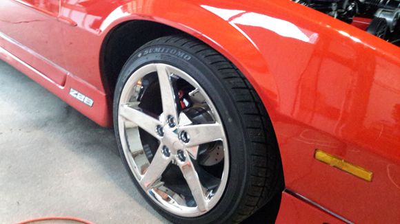 18x9.5 C6 vette wheels with 245/40/18 tires on front. I will go with at least a 265 or wider tire next time because the side walls look stretched and rim has 1/8" lip sticking out. doesn't look right and getting too close to a curb will mess up the rim.