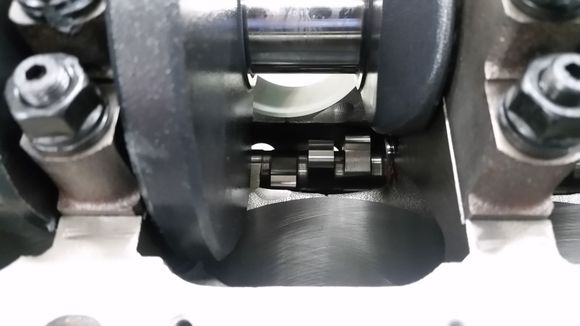 nice view of cam and cylinder wall