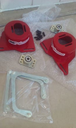 Time to install my new UMI camber/caster plates i got last week.