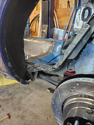 I started to cut out the wheel wheels 