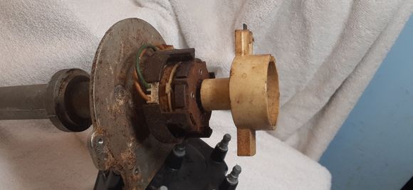 All original 27k mile 1990 Formula 350 distributor. Notice it doesn't have the copper/brass looking shield on it. 