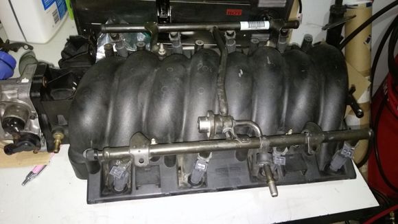 LS6 intake with cable throttlebody, fuel rails and injectors