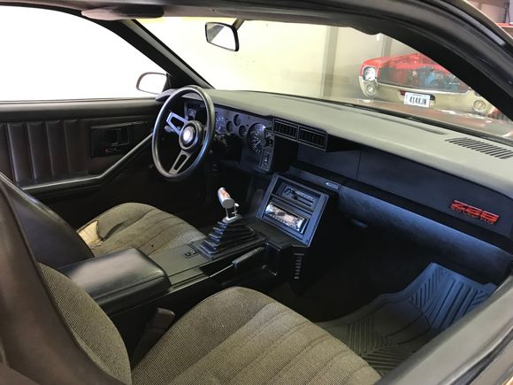 Good shot of the interior, along with Grant wheel I installed
