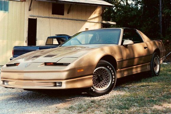 What "Munch" looked like when my brother bought it from his friend's mom in 1990. Yes, she had purchased it new. (My brother beat me to the purchase - he had $500 more than I did.) This car has never resided outside the county!