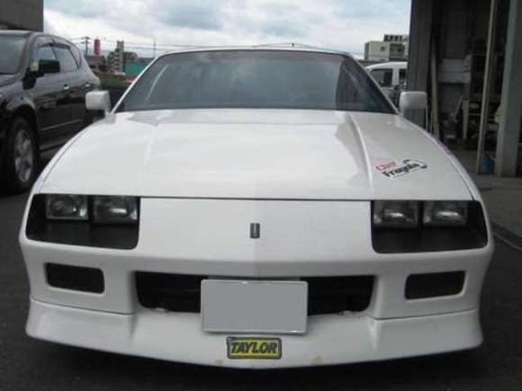 Front shot of 1991 white RS