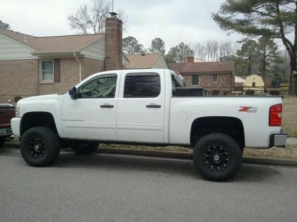 2009 Silverado 1500 LT Crew vCab Z-71 
"RiveRado"