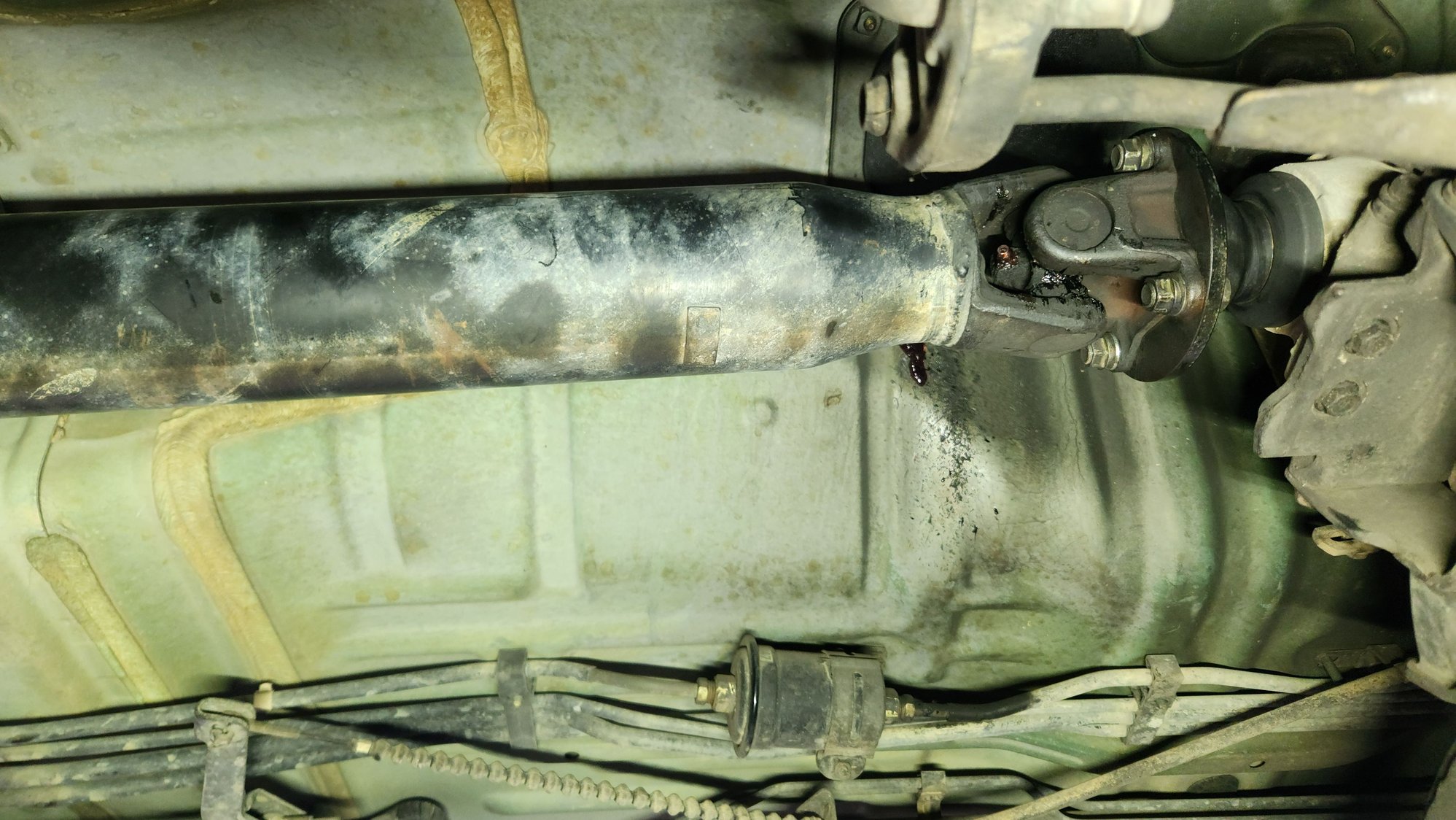 Front drive shaft side