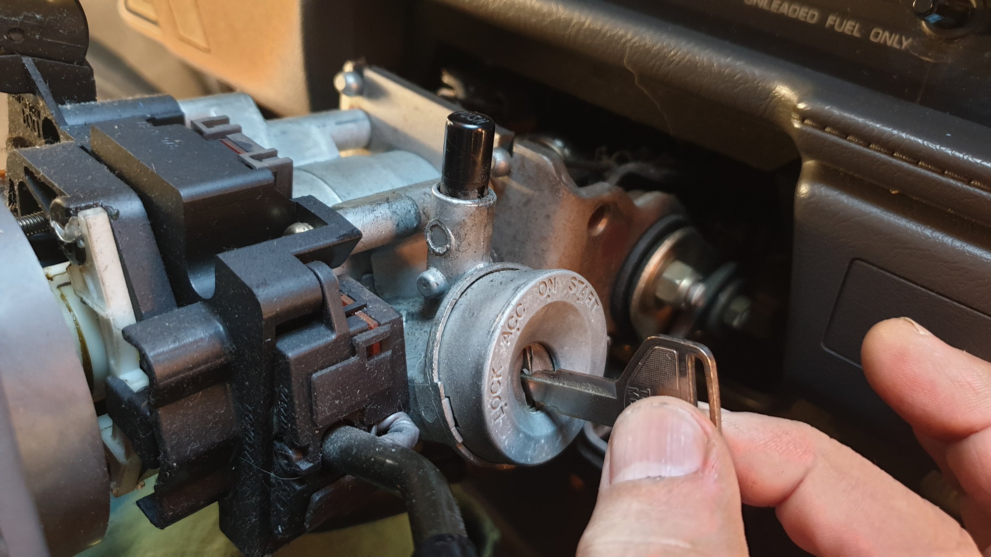 How To Remove Ignition Lock Cylinder Without Key Chevy / How to Replace