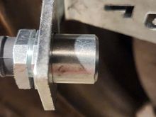 Im a big fan of low ramge backing plate eliminator with brake lone holder. It cleans the front axle up and gives it a nice look. 
However as you can see in the pic a fitment issue with the backing plate and the proved hoses that came with the sas kit. The hose is unable to step though the slot enough to catch the clip on either side to hold it in place. I have the same setup on my 1st gen runner for years now using All Pro hoses before they were bought by Trail gear.