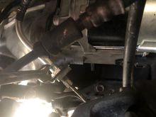 heres the mount for the clutch line in proper orientation, i used a new horseshoe clip 