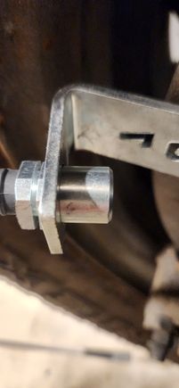 Im a big fan of low ramge backing plate eliminator with brake lone holder. It cleans the front axle up and gives it a nice look. 
However as you can see in the pic a fitment issue with the backing plate and the proved hoses that came with the sas kit. The hose is unable to step though the slot enough to catch the clip on either side to hold it in place. I have the same setup on my 1st gen runner for years now using All Pro hoses before they were bought by Trail gear.