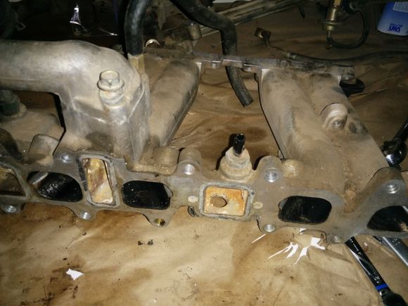 22RE Rebuild: Intake mani before cleaning