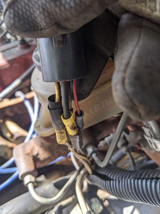 Looks like it was changed from 3 wire to 4 wire for whatever reason, and terribly done